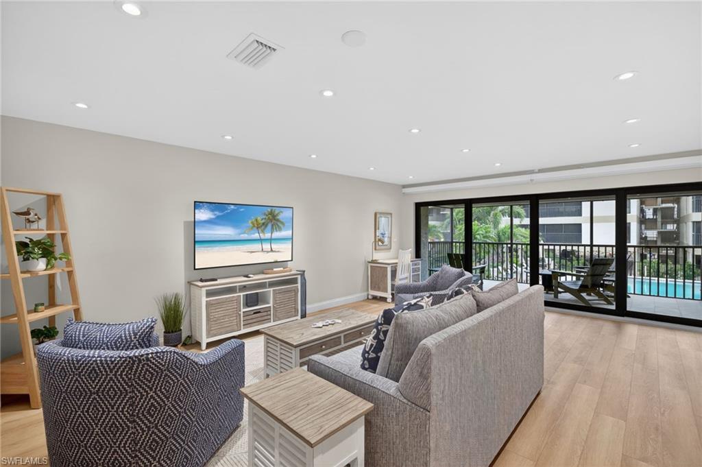 KINGS CROWN - Residential