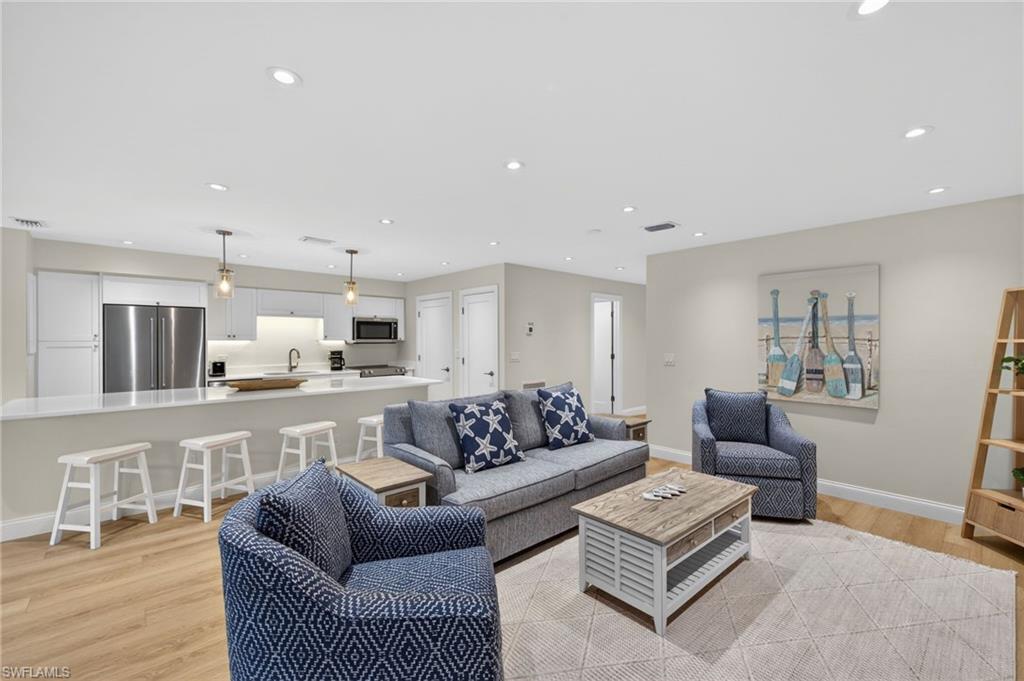 KINGS CROWN - Residential