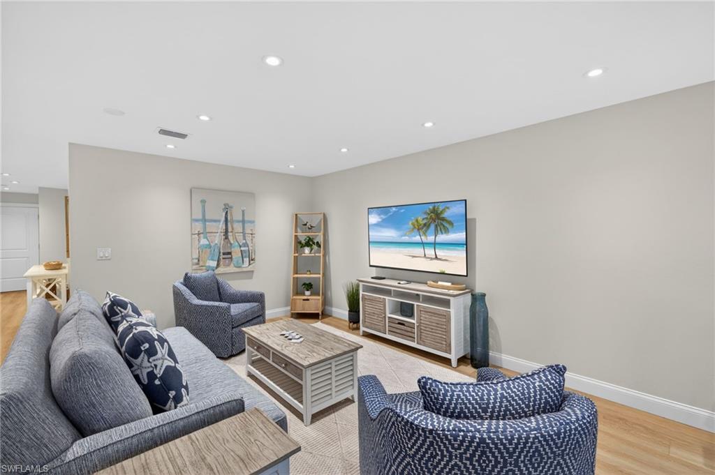 KINGS CROWN - Residential
