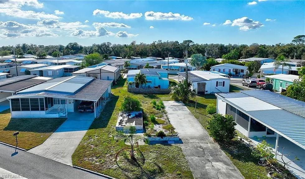 CARRIAGE VILLAGE - Land