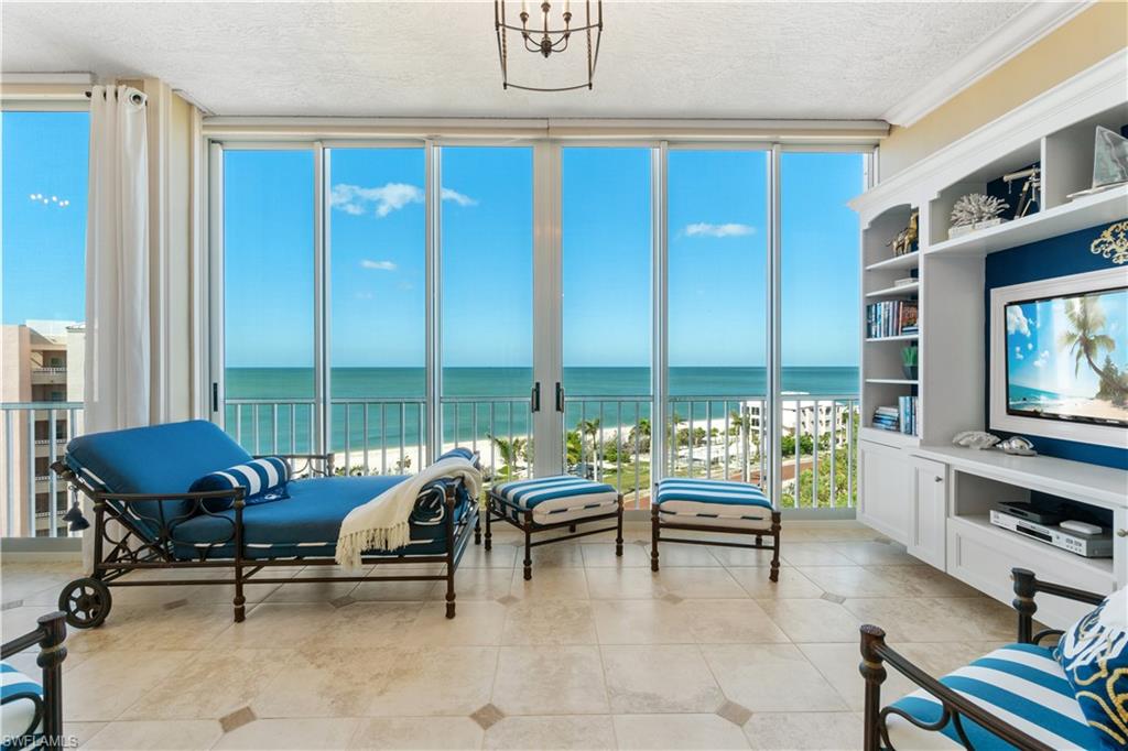 BAREFOOT BEACH CLUB - Residential