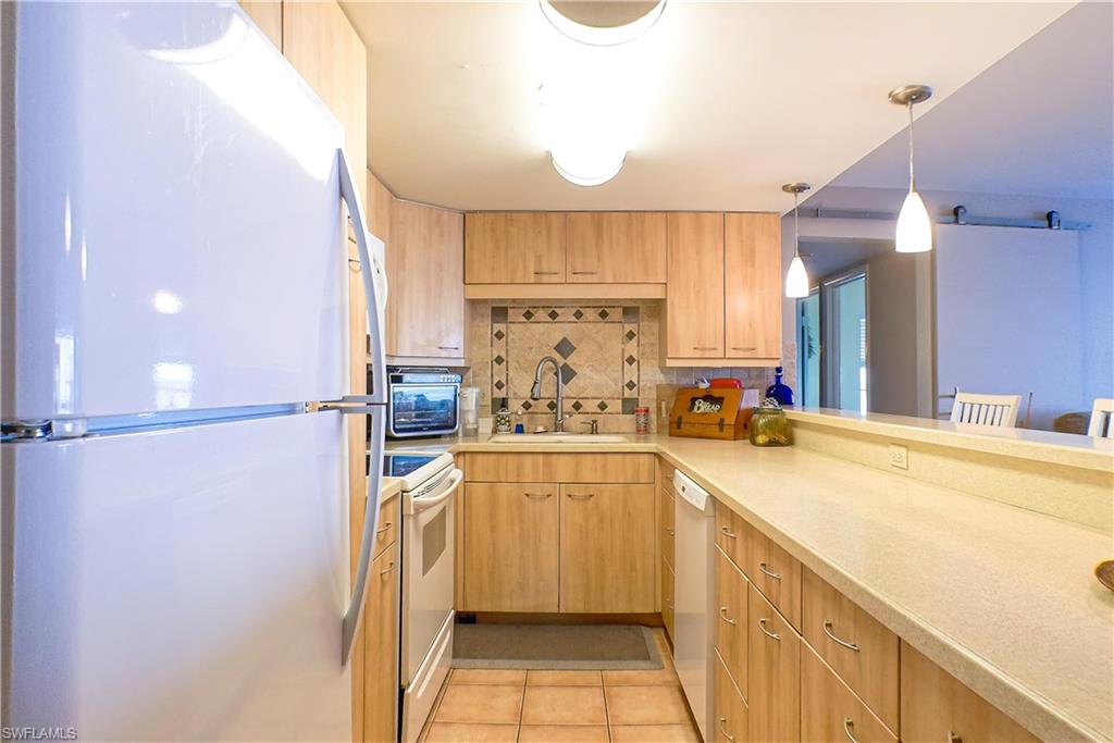 RIVERSIDE CLUB - Residential Lease