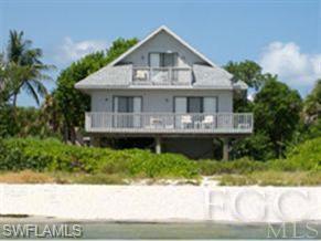 Adorable Bayfront Cottage, remodeled in 2005 to include new kitchen & hardwood floors. A Boater's and a Fishermen's dream. Permitting available to build your own dock right out your back door. A Safety Harbor Club membership can be purchased for additional $60,000. which would give access to boat dockage, swimming, tennis, club house and much more...