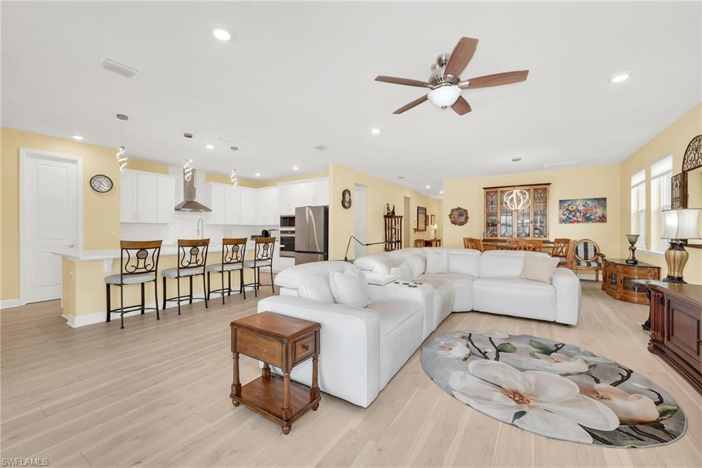 VALENCIA LAKES - Residential