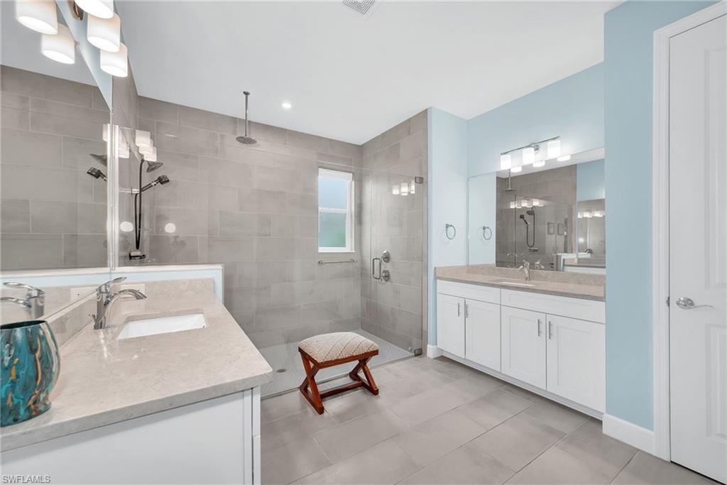 VALENCIA LAKES - Residential