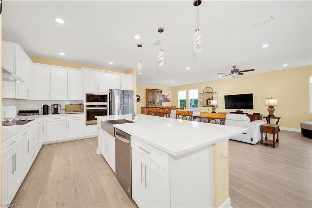 VALENCIA LAKES - Residential