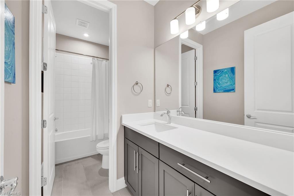 VALENCIA LAKES - Residential