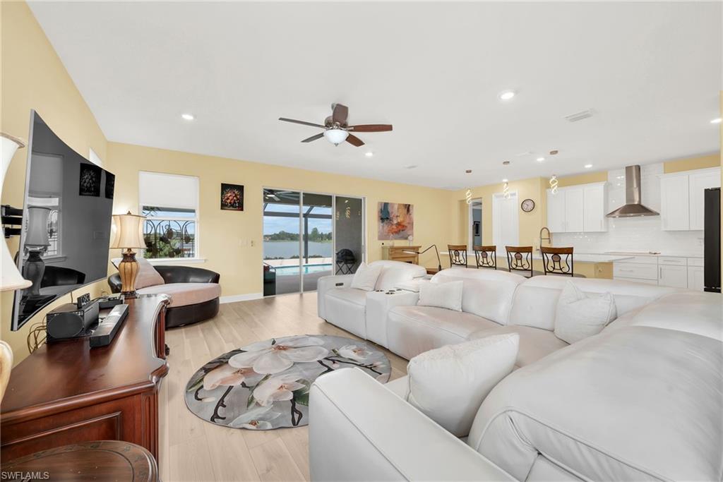 VALENCIA LAKES - Residential