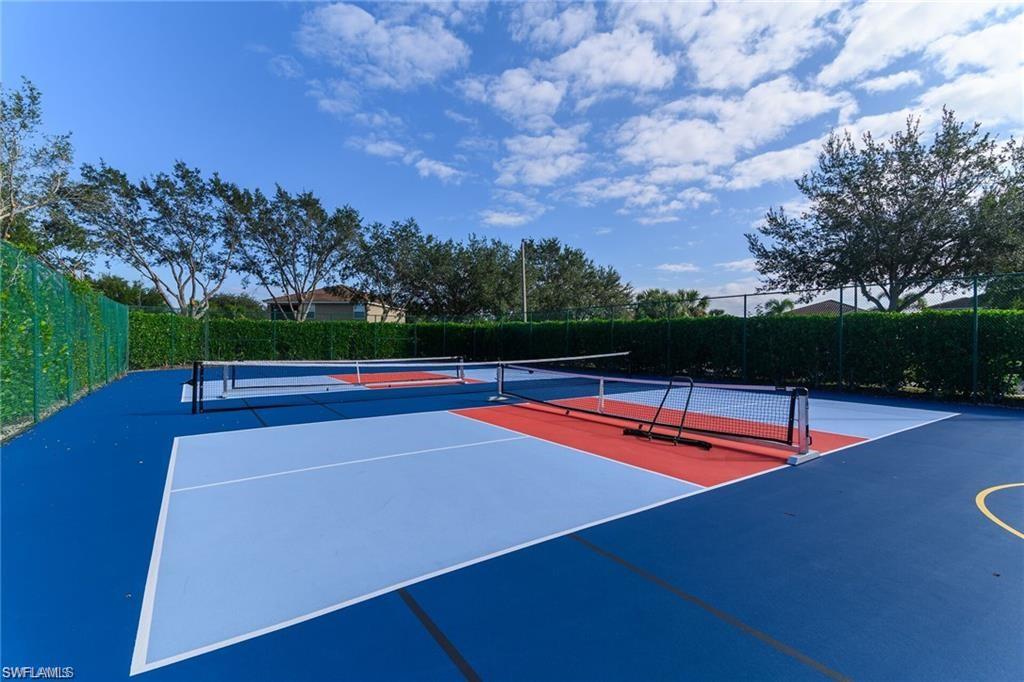 VALENCIA LAKES - Residential