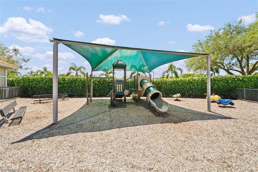 VALENCIA LAKES - Residential