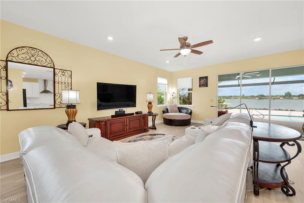 VALENCIA LAKES - Residential