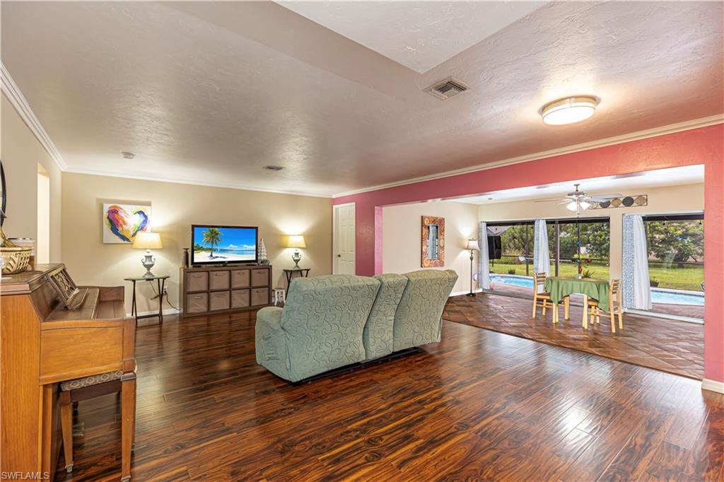 COUNTRY CLUB ESTATES - Residential