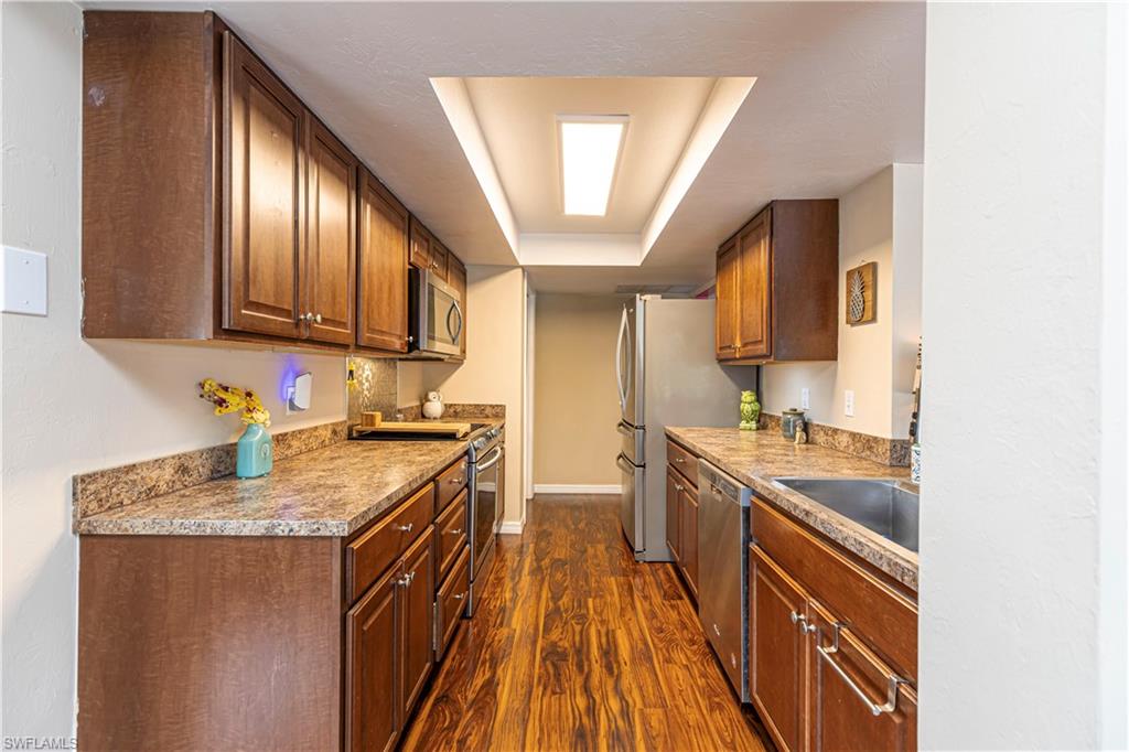COUNTRY CLUB ESTATES - Residential
