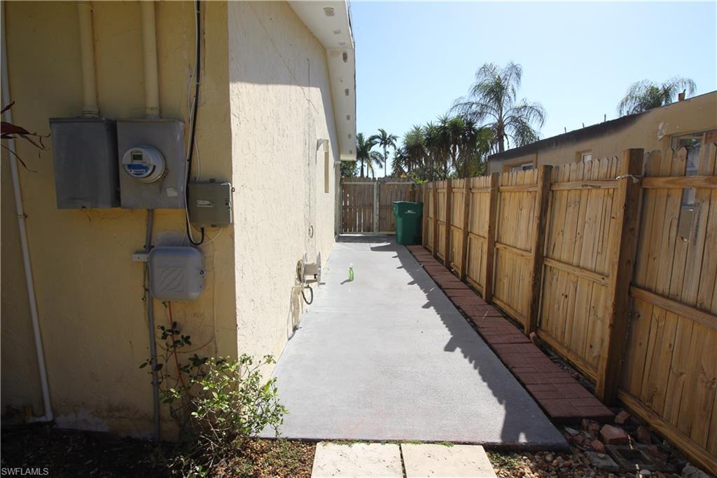 NAPLES PARK - Residential