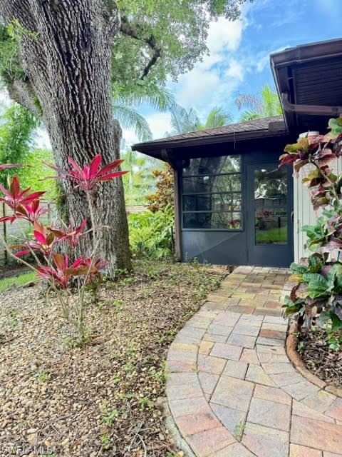 Handi-man's dream! Or you can move in now and think about what you might want to do.  
Well run, friendly community with low fees! 
Homes in this 55+ community are not available often!
This duplex comes partially furnished. 
Outdoor patio furniture included too!  
Very nice neighborhood located at the end of the cul de sac.
Great convenient location!