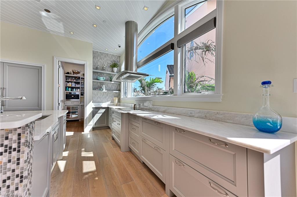 BAREFOOT BEACH - Residential