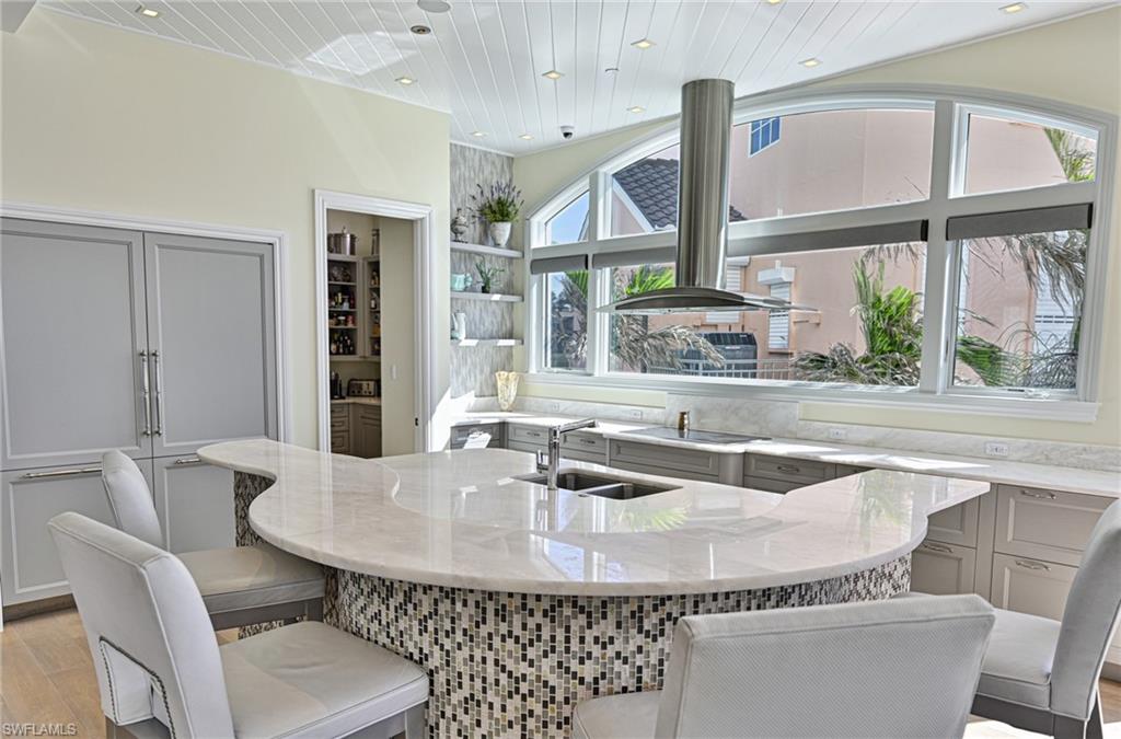 BAREFOOT BEACH - Residential