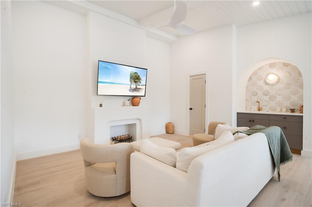 VILLAGE WALK - Residential