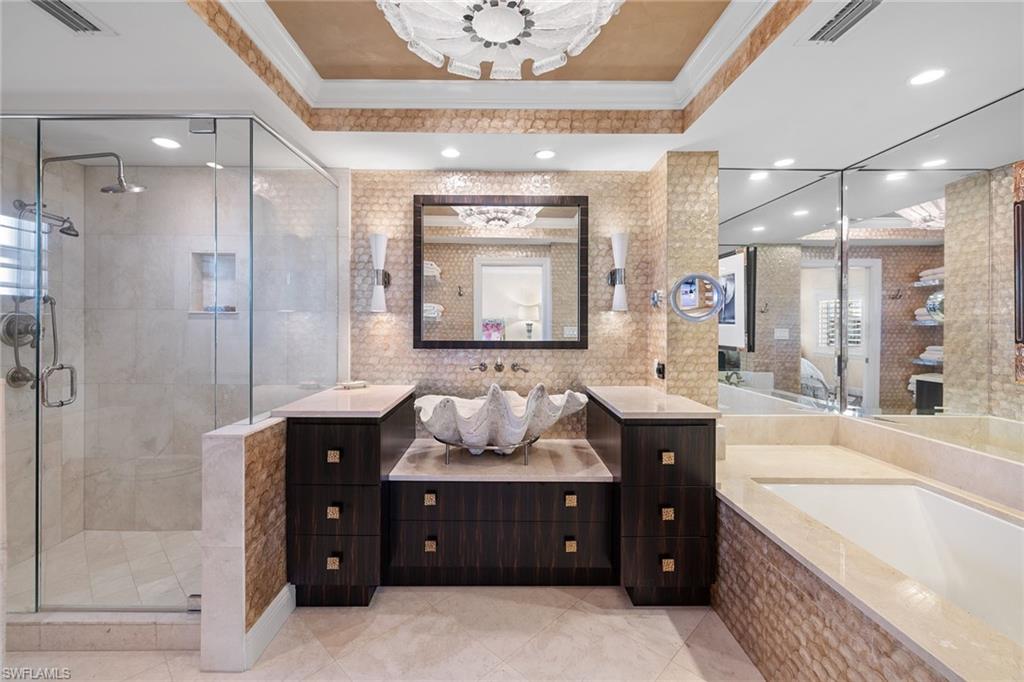 REGENCY TOWERS - Residential
