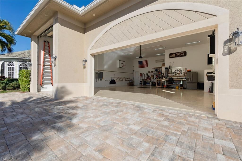 ROYAL PALM GOLF ESTATES - Residential