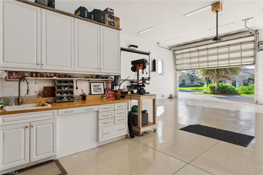 ROYAL PALM GOLF ESTATES - Residential