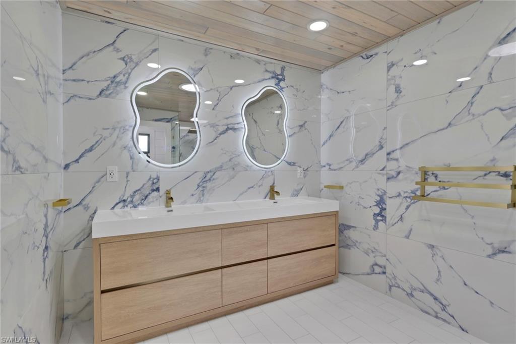KNIGHTS BOKEELIA ISLE - Residential