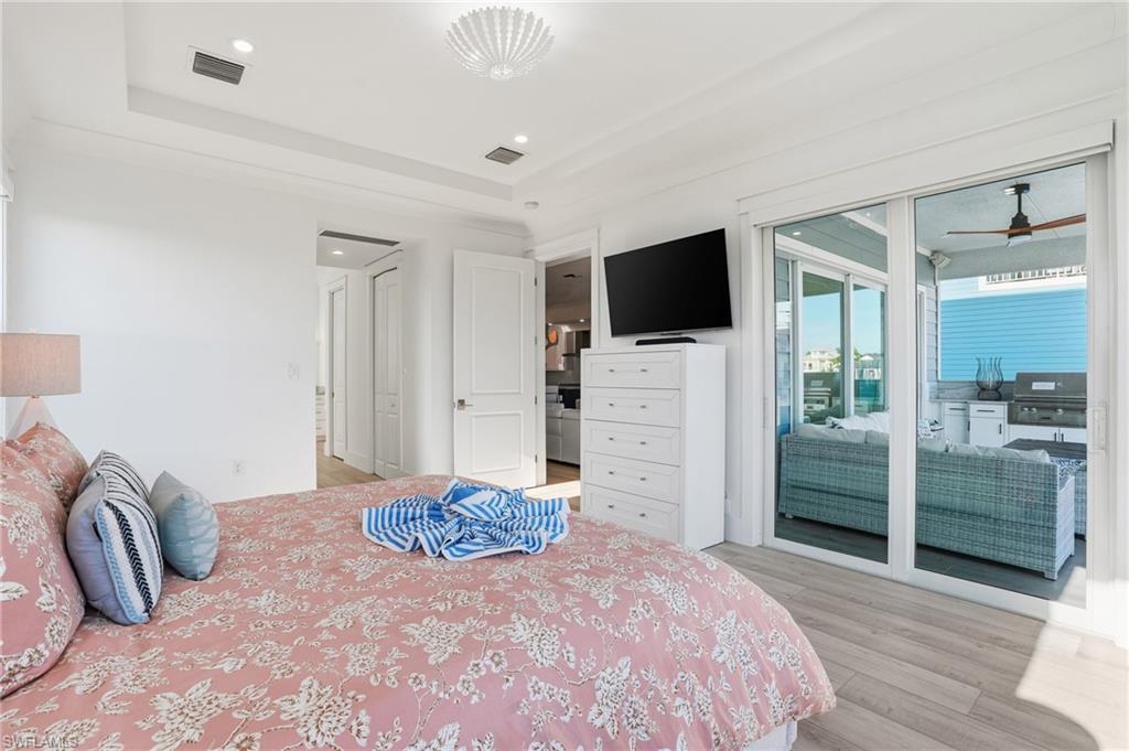 ISLAND SHORES - Residential