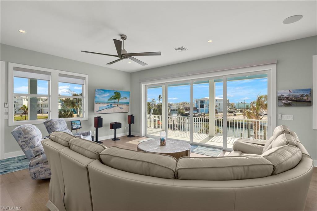 ISLAND SHORES - Residential