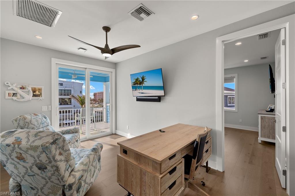 ISLAND SHORES - Residential
