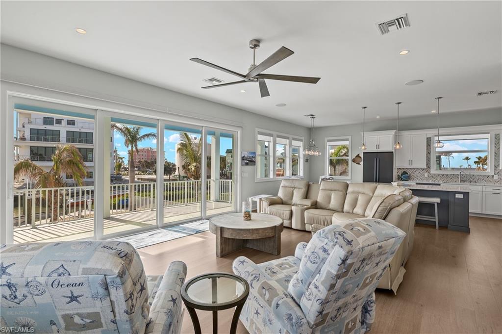 ISLAND SHORES - Residential