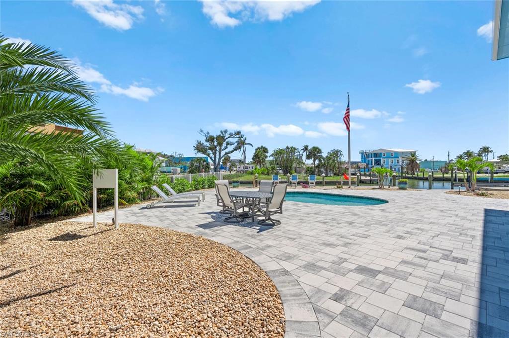 ISLAND SHORES - Residential