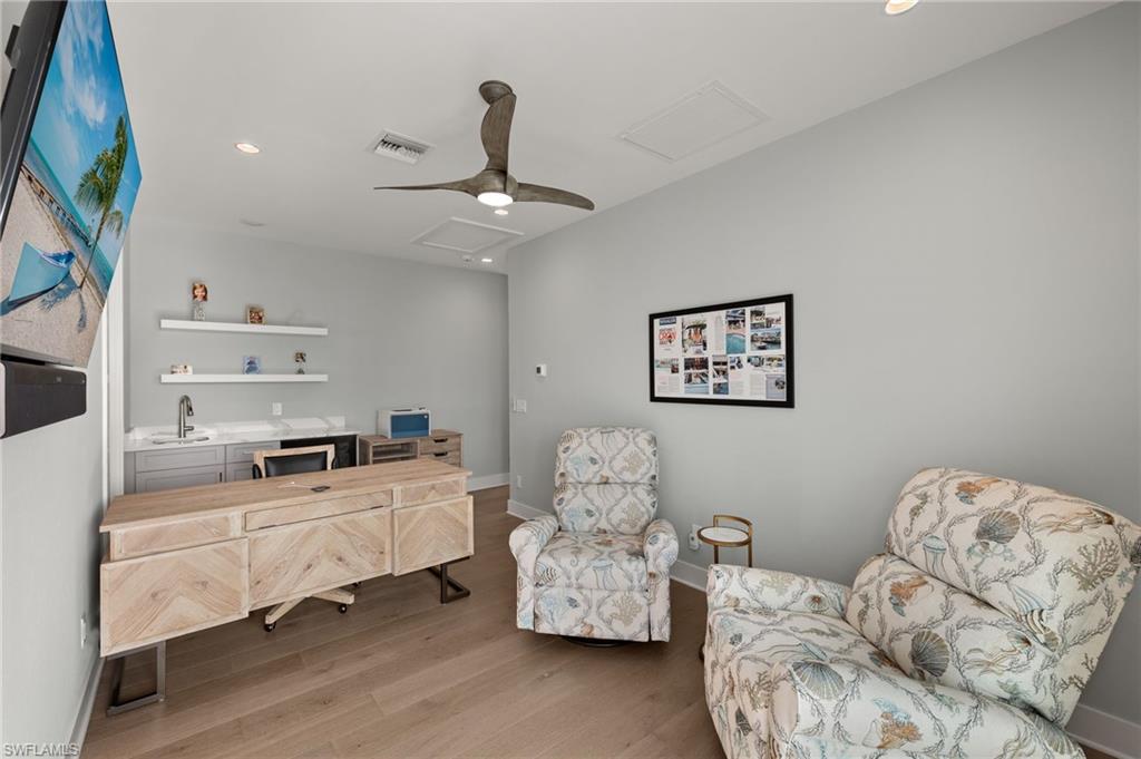 ISLAND SHORES - Residential