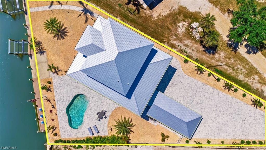 ISLAND SHORES - Residential