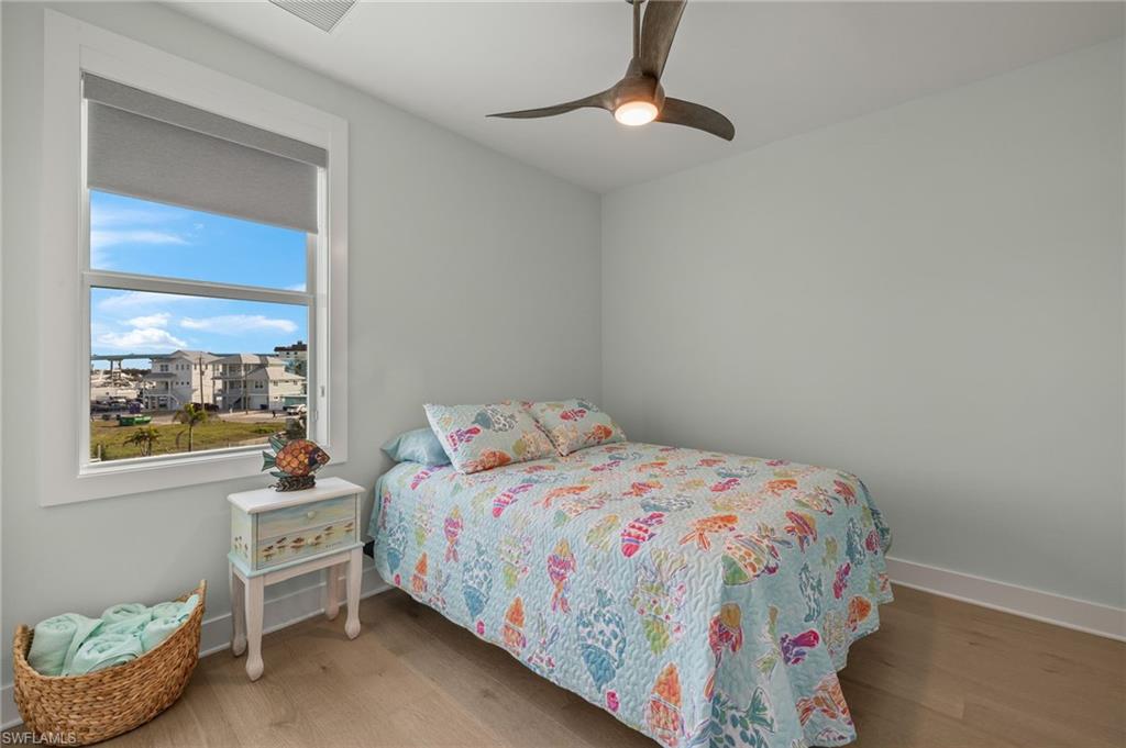 ISLAND SHORES - Residential