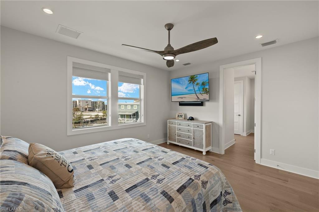 ISLAND SHORES - Residential