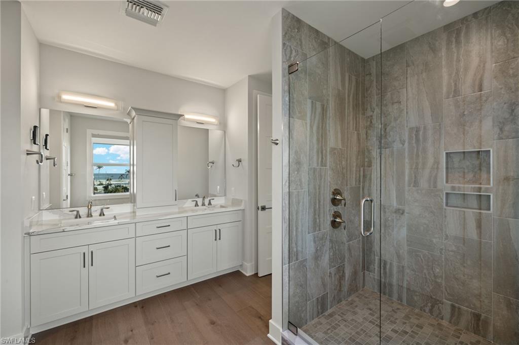 ISLAND SHORES - Residential