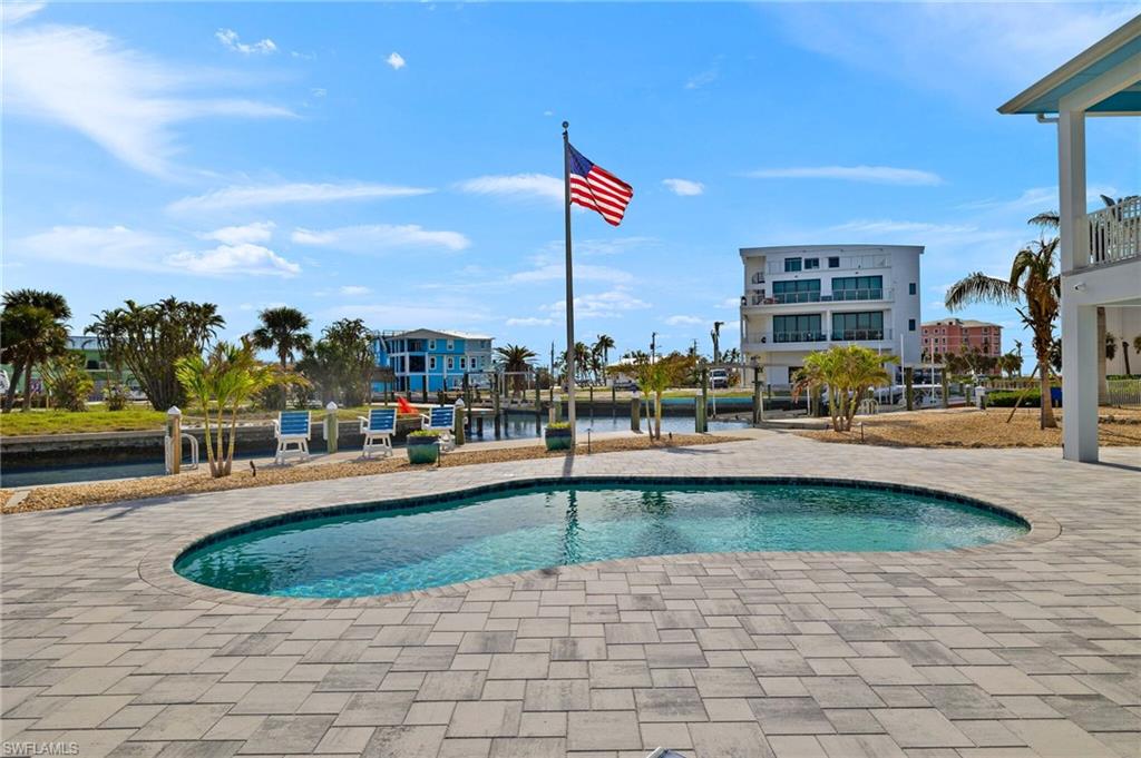 ISLAND SHORES - Residential