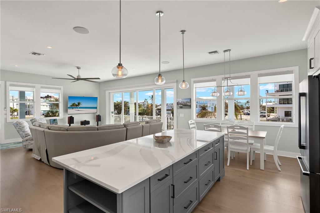 ISLAND SHORES - Residential