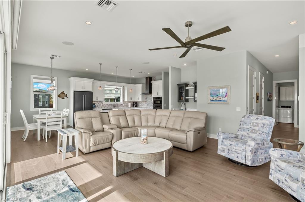 ISLAND SHORES - Residential