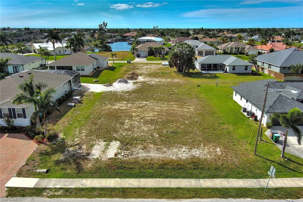 CAPE CORAL - Land