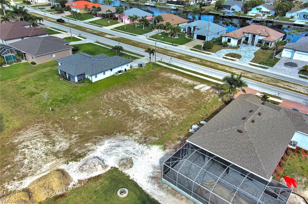 CAPE CORAL - Land