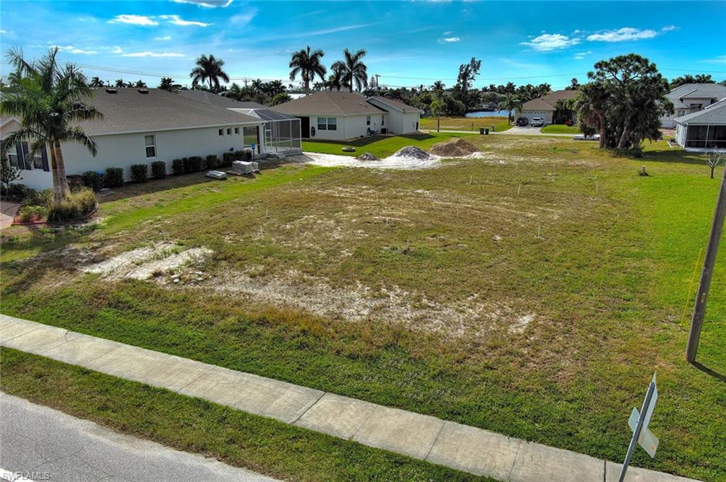 CAPE CORAL - Land