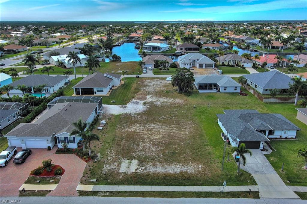 CAPE CORAL - Land