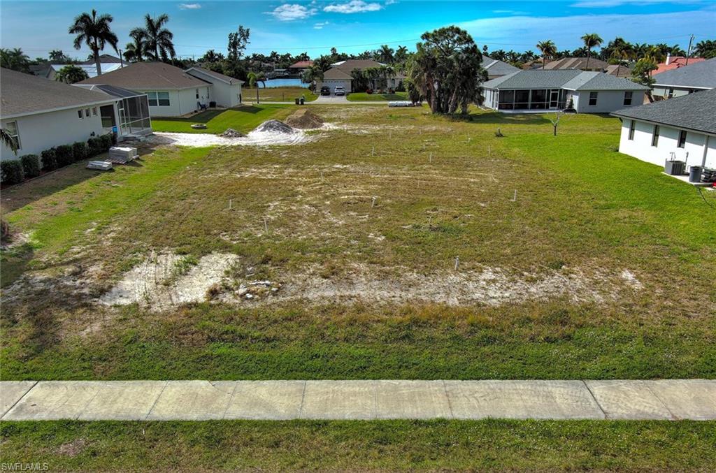 CAPE CORAL - Land
