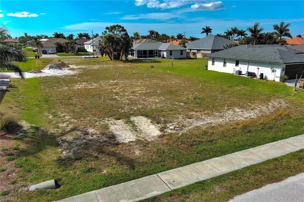 CAPE CORAL - Land