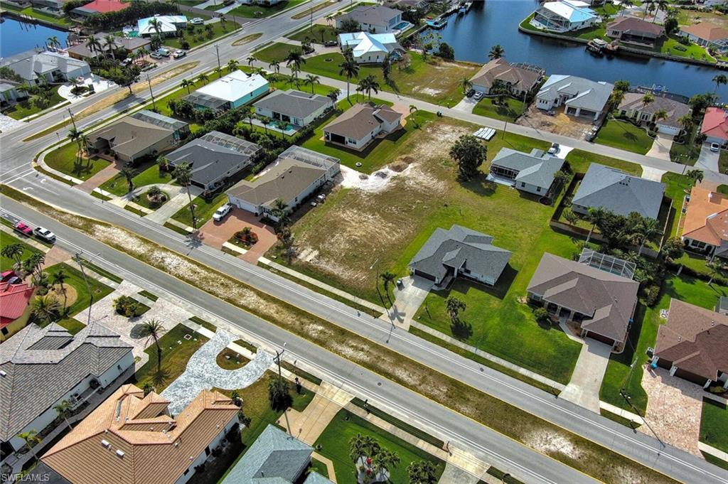 CAPE CORAL - Land