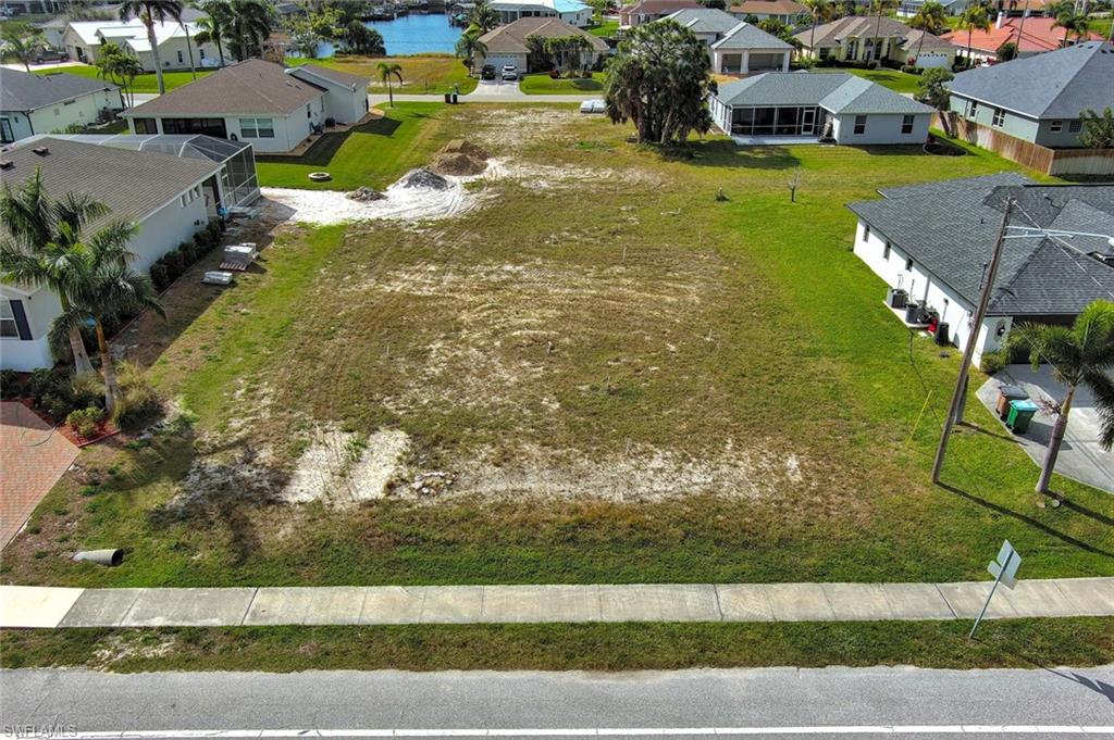 CAPE CORAL - Land
