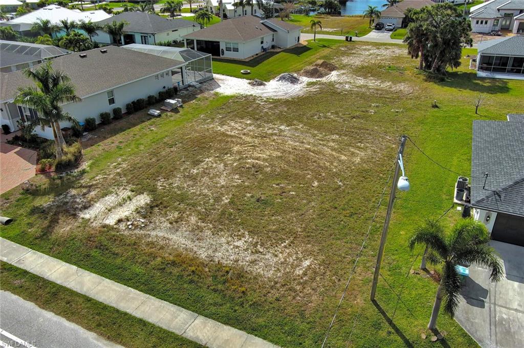 CAPE CORAL - Land