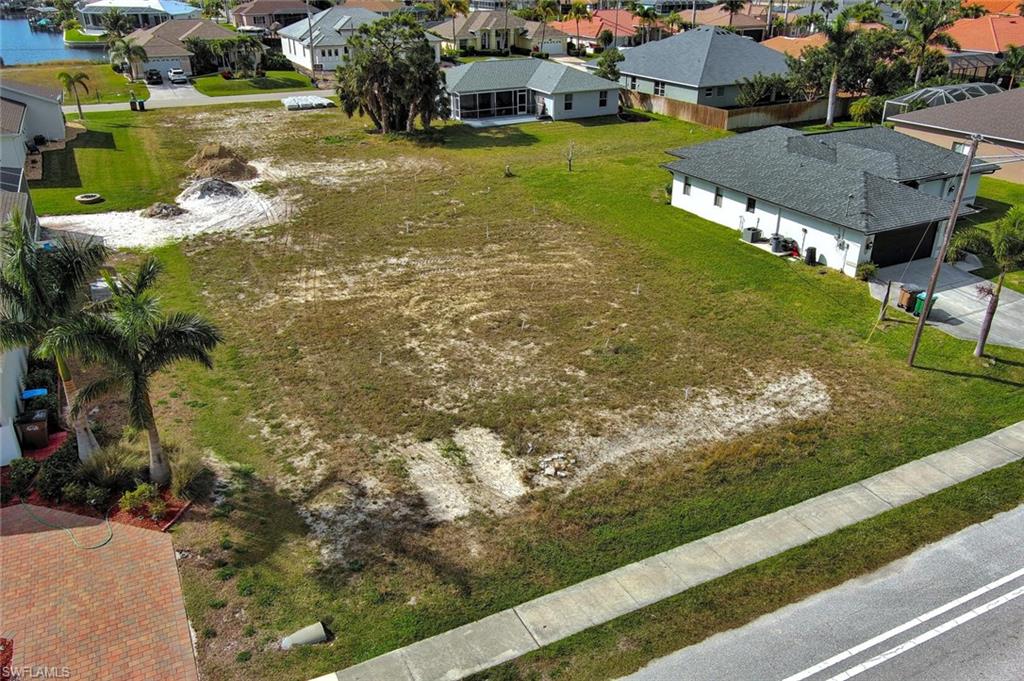 CAPE CORAL - Land