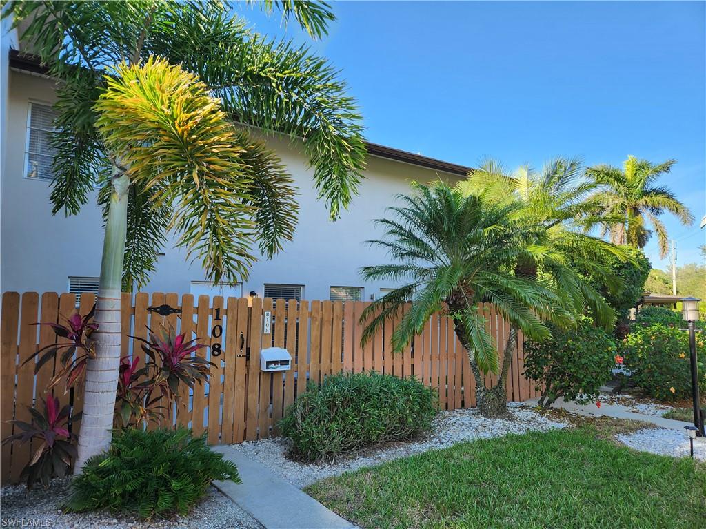 PALM CREST VILLAS - Residential